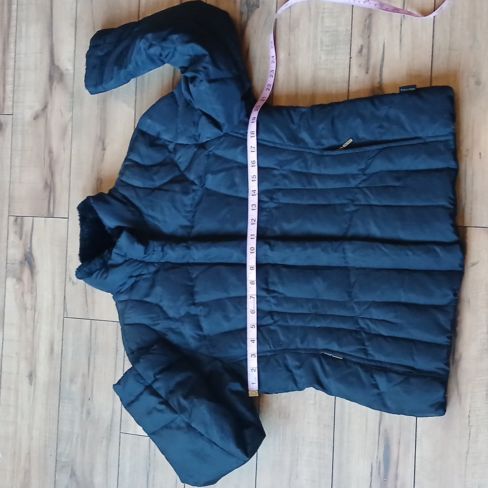 Calvin Klein Women's Black Down Puffer Jacket. Size M - Picture 15 of 17